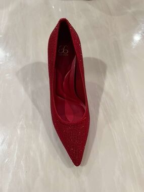 Sparkling Red Pointed-Toe Women’s Heel